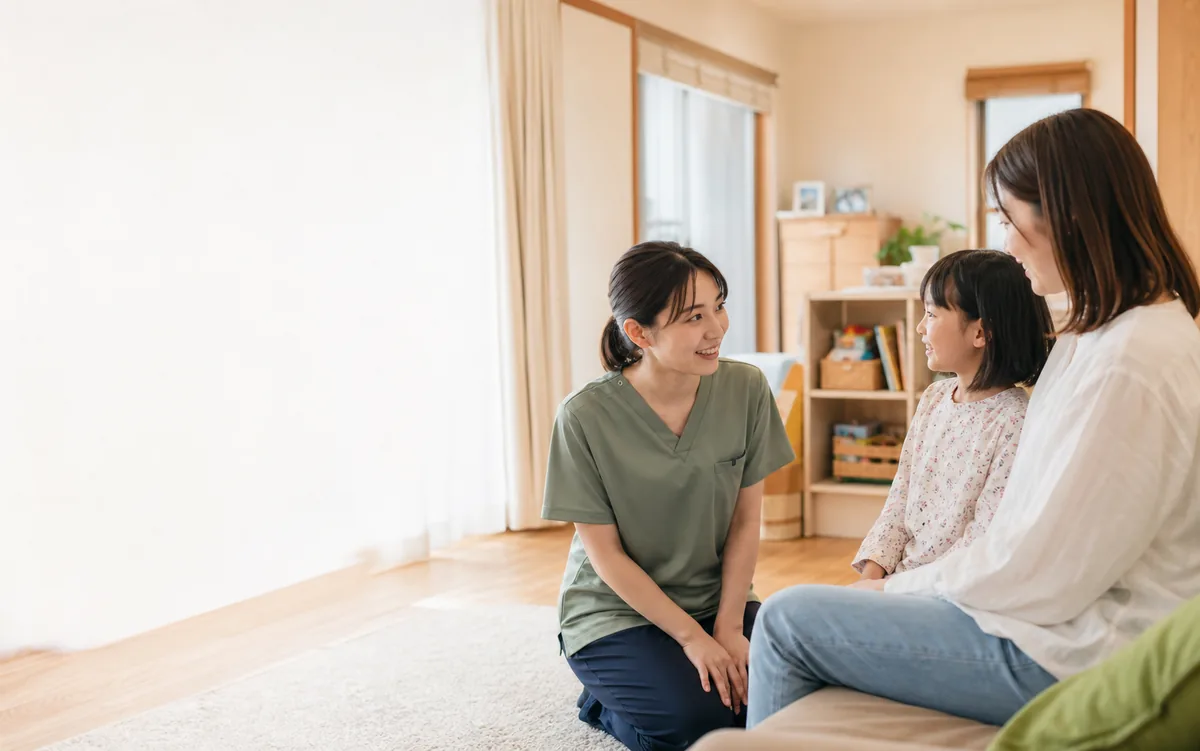 利用者家族と話す訪問看護師